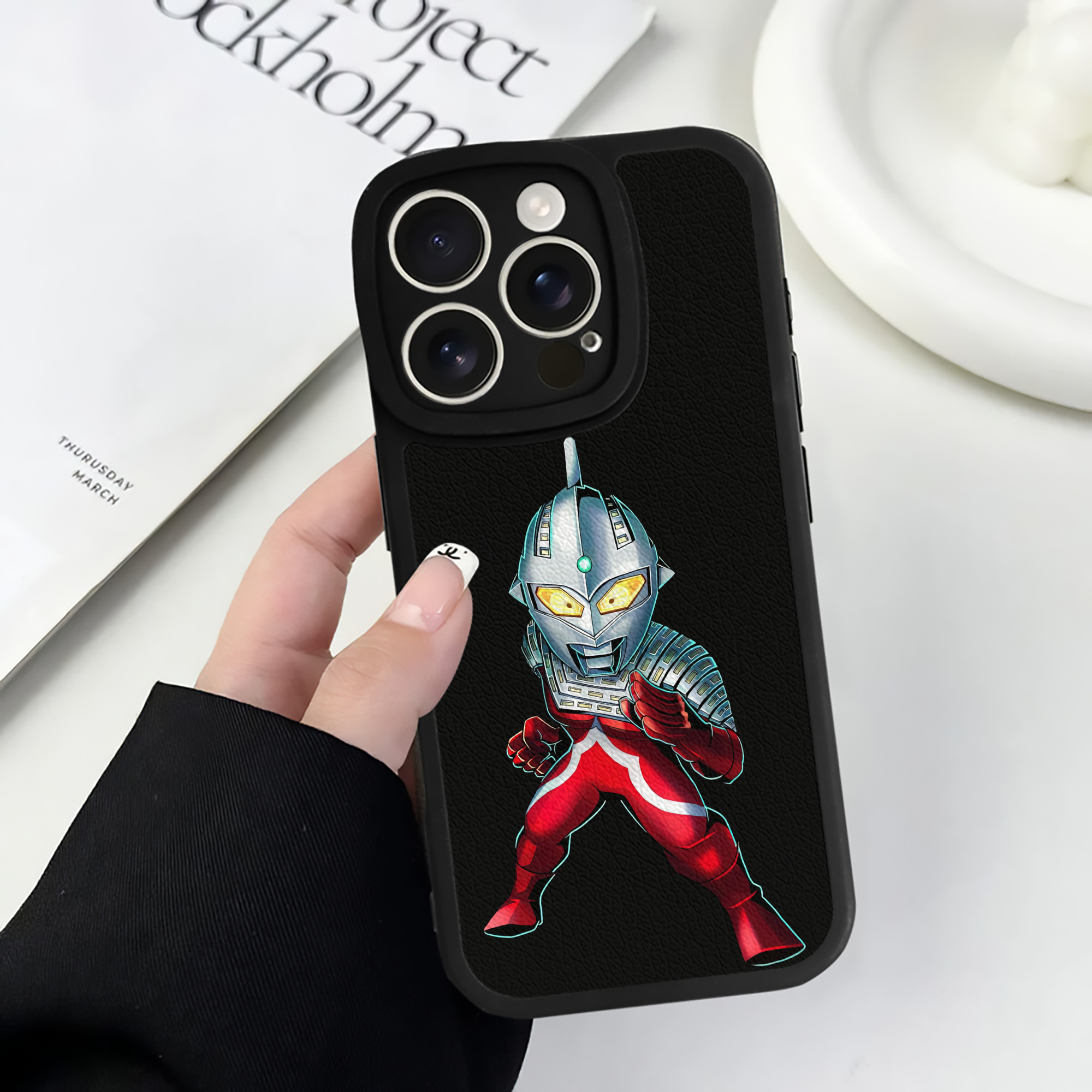 （画像用） ウルトラマン Ultraman 【iPhone 16シリーズ対応】シリコンスマホケース（レザー調） 材質：シリコン